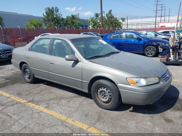 46182051 :رقم المزاد ، JT2BG22K6W0128582 vin ، 1998 Toyota Camry Le مزاد بيع