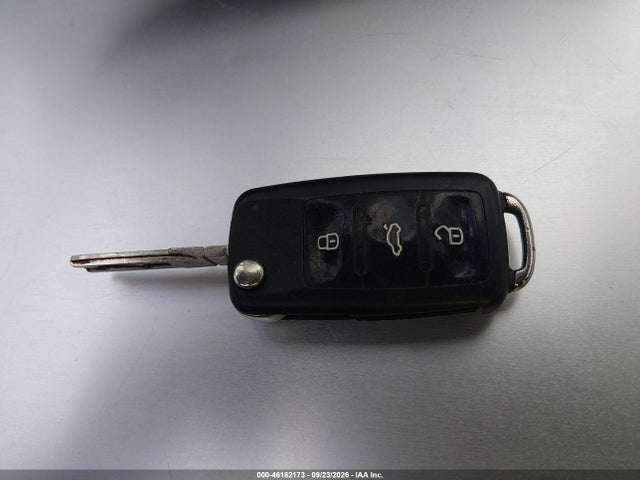 2013 Volkswagen Jetta 2.0l S მანქანა იყიდება აუქციონზე, vin: 3VW2K7AJ8DM281449, აუქციონის ნომერი: 46182173