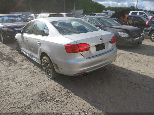 2013 Volkswagen Jetta 2.0l S მანქანა იყიდება აუქციონზე, vin: 3VW2K7AJ8DM281449, აუქციონის ნომერი: 46182173