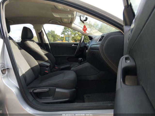 2013 Volkswagen Jetta 2.0l S მანქანა იყიდება აუქციონზე, vin: 3VW2K7AJ8DM281449, აუქციონის ნომერი: 46182173