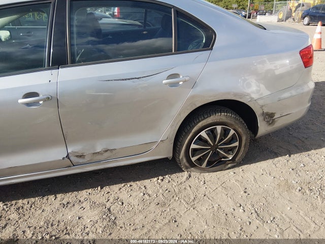 2013 Volkswagen Jetta 2.0l S მანქანა იყიდება აუქციონზე, vin: 3VW2K7AJ8DM281449, აუქციონის ნომერი: 46182173