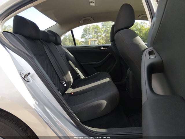 2013 Volkswagen Jetta 2.0l S მანქანა იყიდება აუქციონზე, vin: 3VW2K7AJ8DM281449, აუქციონის ნომერი: 46182173