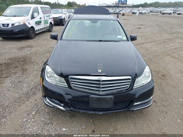 46182338 :رقم المزاد ، WDDGF8AB2ER317167 vin ، 2014 Mercedes-benz C 300 Luxury 4matic مزاد بيع