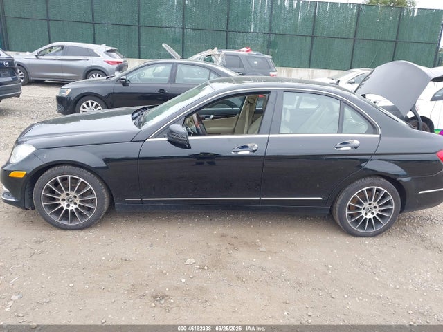 46182338 :رقم المزاد ، WDDGF8AB2ER317167 vin ، 2014 Mercedes-benz C 300 Luxury 4matic مزاد بيع