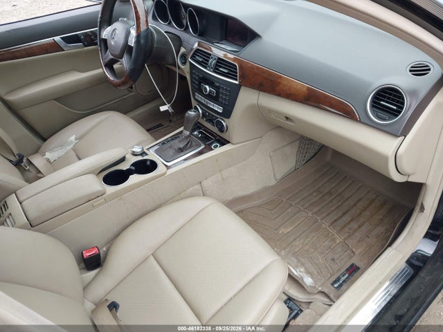 46182338 :رقم المزاد ، WDDGF8AB2ER317167 vin ، 2014 Mercedes-benz C 300 Luxury 4matic مزاد بيع