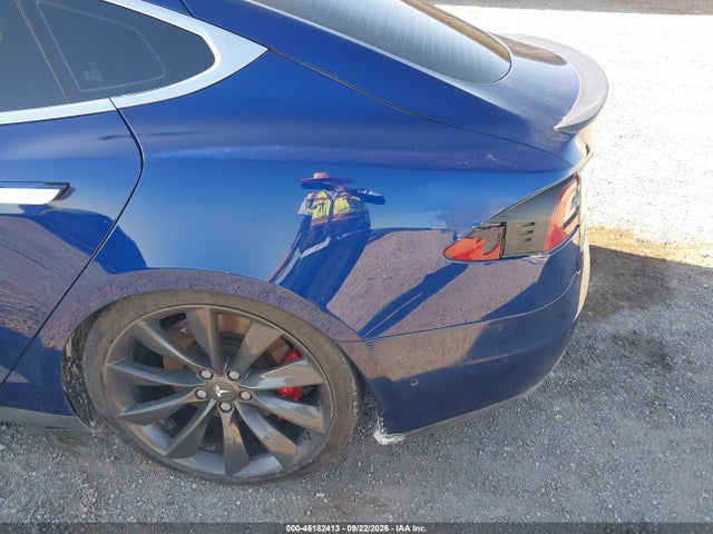 2015 Tesla Model S 85d/p85d მანქანა იყიდება აუქციონზე, vin: 5YJSA1E4XFF109180, აუქციონის ნომერი: 46182413