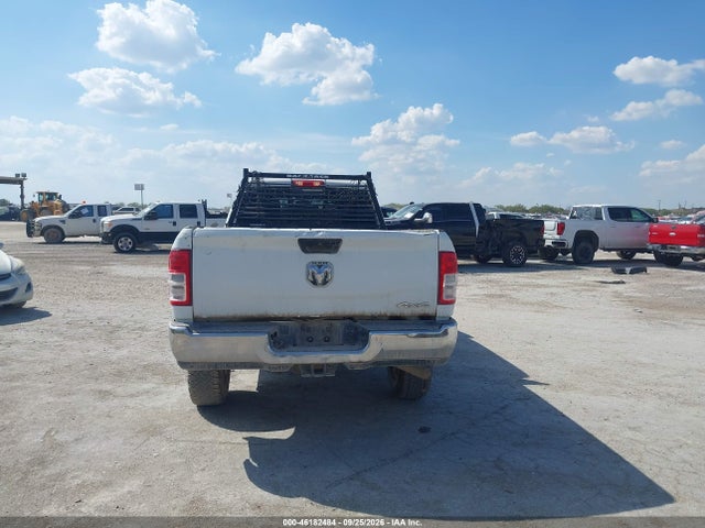 46182484 :رقم المزاد ، 3C6UR5HJ2NG438353 vin ، 2022 Ram 2500 Tradesman مزاد بيع