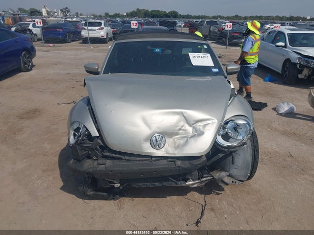 46182492 :رقم المزاد ، 3VW507AT3FM802861 vin ، 2015 Volkswagen Beetle 1.8t مزاد بيع