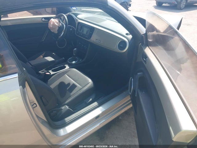 46182492 :رقم المزاد ، 3VW507AT3FM802861 vin ، 2015 Volkswagen Beetle 1.8t مزاد بيع
