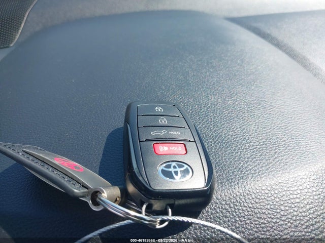 2026 Toyota Corolla Cross Hybrid Xse მანქანა იყიდება აუქციონზე, vin: 7MUFBABG2TV094586, აუქციონის ნომერი: 46182668