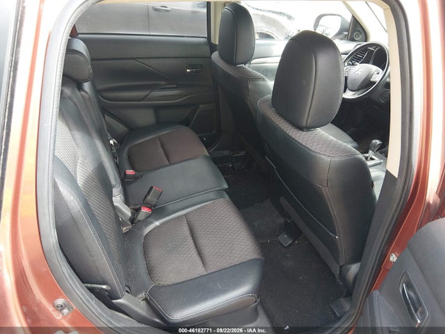 46182771 :رقم المزاد ، JA4AZ3A33FZ009164 vin ، 2015 Mitsubishi Outlander Se مزاد بيع
