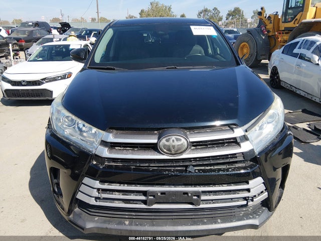 Toyota Highlander Le 2018 5TDZARFH1JS034243 Image 12