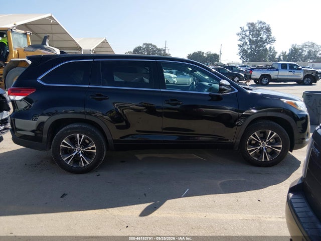Toyota Highlander Le 2018 5TDZARFH1JS034243 Image 13