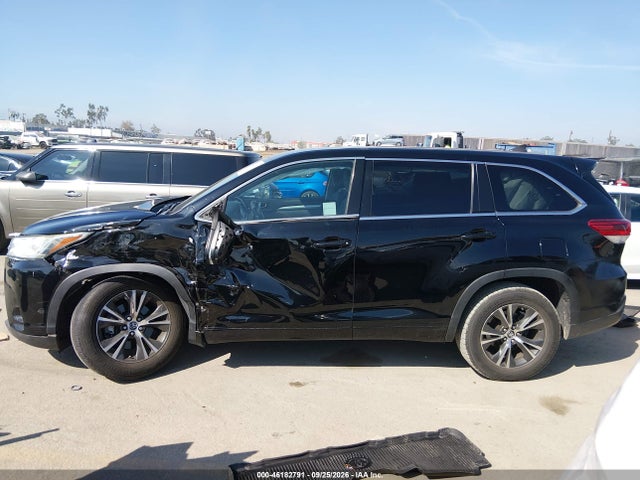 Toyota Highlander Le 2018 5TDZARFH1JS034243 Image 14
