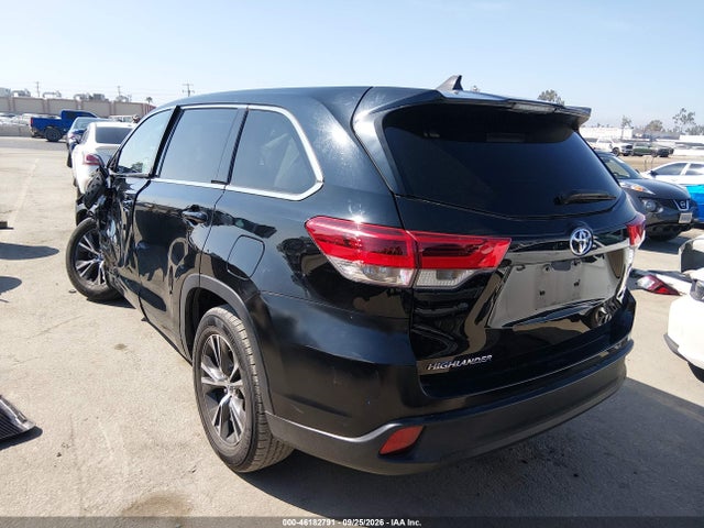 Toyota Highlander Le 2018 5TDZARFH1JS034243 Image 3