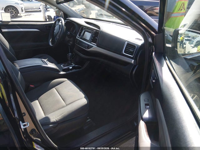 Toyota Highlander Le 2018 5TDZARFH1JS034243 Image 5