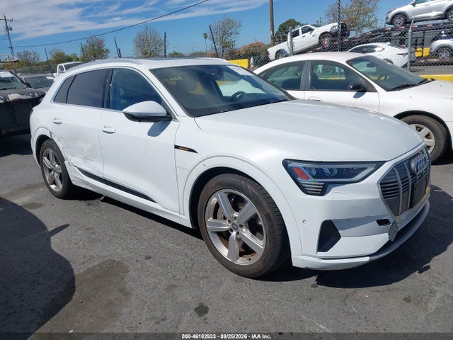 46182933 :رقم المزاد ، WA1LAAGE6KB010485 vin ، 2019 Audi E-tron Premium Plus مزاد بيع