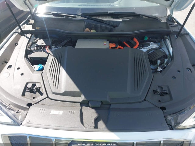 Продаж на аукціоні авто 2019 Audi E-tron Premium Plus, vin: WA1LAAGE6KB010485, номер лоту: 46182933