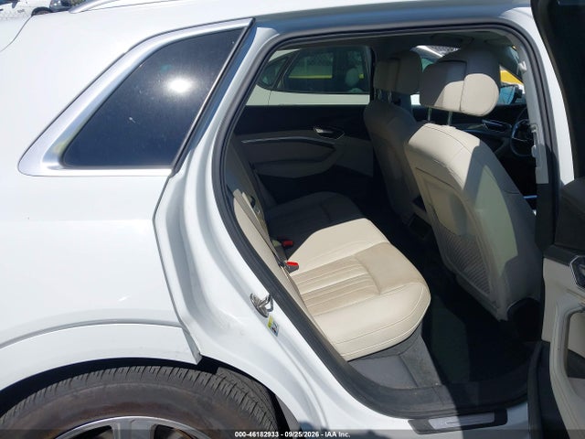 Продаж на аукціоні авто 2019 Audi E-tron Premium Plus, vin: WA1LAAGE6KB010485, номер лоту: 46182933