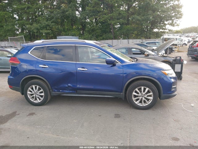 2017 Nissan Rogue Sv მანქანა იყიდება აუქციონზე, vin: JN8AT2MV4HW017281, აუქციონის ნომერი: 46182944