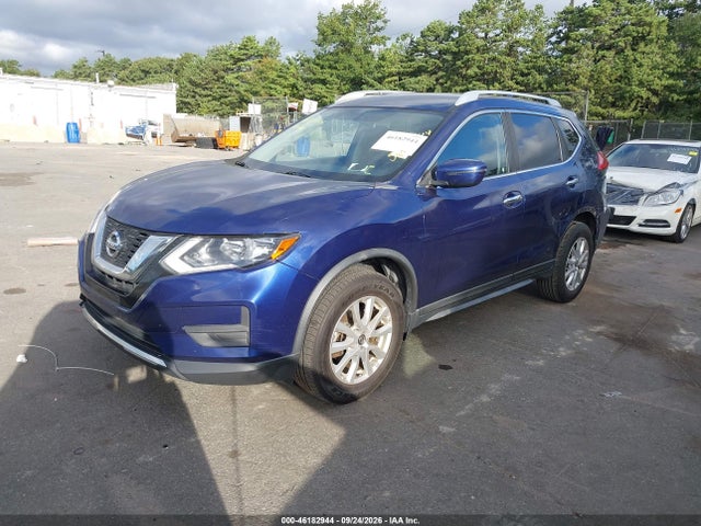 2017 Nissan Rogue Sv მანქანა იყიდება აუქციონზე, vin: JN8AT2MV4HW017281, აუქციონის ნომერი: 46182944