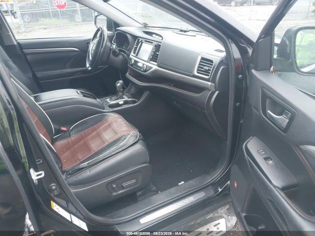 Toyota Highlander Limited 2018 5TDDZRFH1JS910358 Image 5