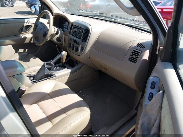 46183219 :رقم المزاد ، 1FMCU03135KA44779 vin ، 2005 Ford Escape Xlt مزاد بيع