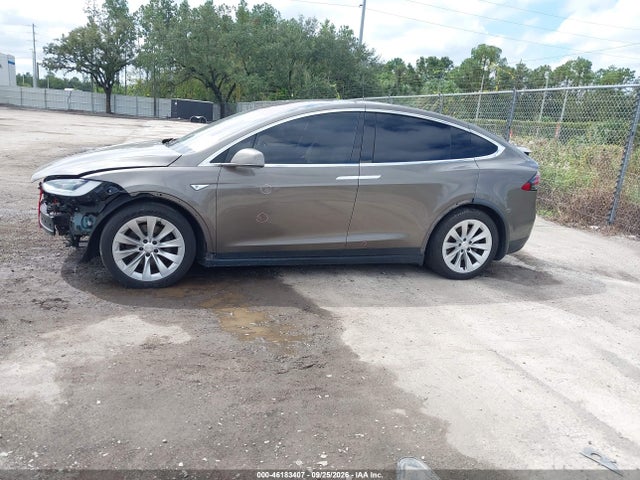 Tesla Model X 60d/70d/75d/90d/p100d 2016 5YJXCBE28GF015885 Image 15