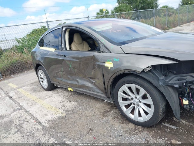 Tesla Model X 60d/70d/75d/90d/p100d 2016 5YJXCBE28GF015885 Image 23