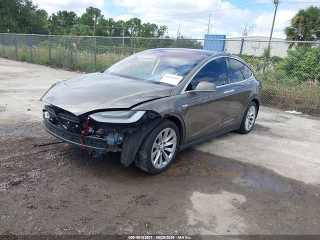 Tesla Model X 60d/70d/75d/90d/p100d 2016 5YJXCBE28GF015885 Image 2