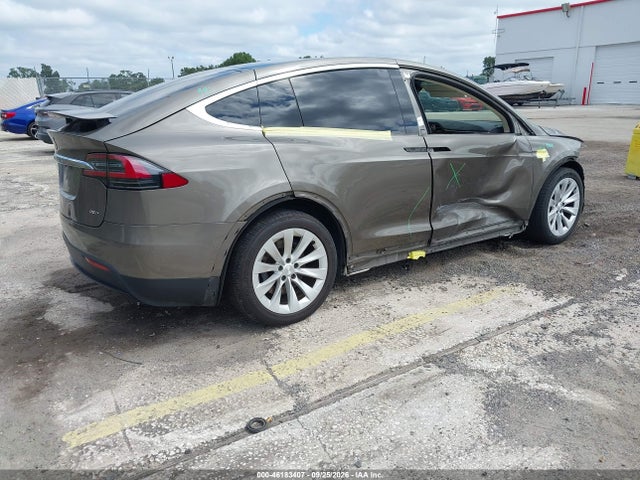 Tesla Model X 60d/70d/75d/90d/p100d 2016 5YJXCBE28GF015885 Image 4