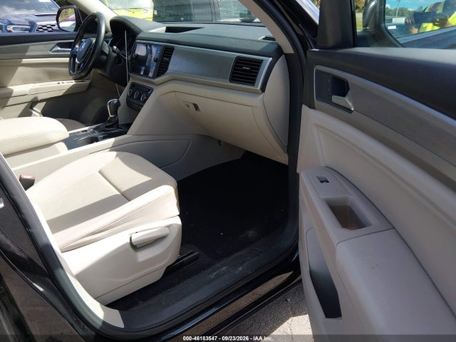 2018 Volkswagen Atlas 3.6l V6 Se მანქანა იყიდება აუქციონზე, vin: 1V2CR2CA7JC530855, აუქციონის ნომერი: 46183547