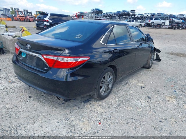 46183560 :رقم المزاد ، 4T1BF1FK8FU499729 vin ، 2015 Toyota Camry Se مزاد بيع