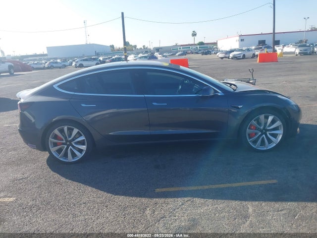 46183822 :رقم المزاد ، 5YJ3E1EB7JF171118 vin ، 2018 Tesla Model 3 Long Range/performance مزاد بيع