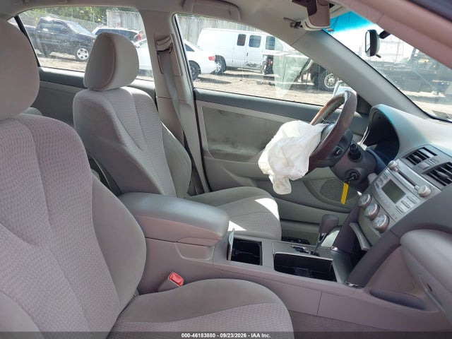 46183880 :رقم المزاد ، 4T4BF3EK6BR219156 vin ، 2011 Toyota Camry Le مزاد بيع