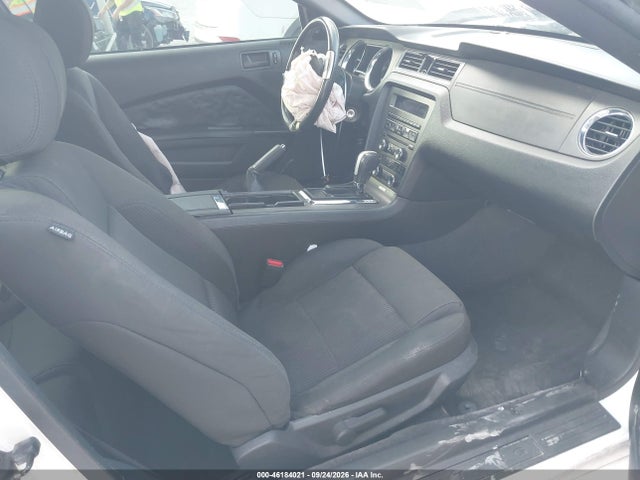2013 Ford Mustang V6 მანქანა იყიდება აუქციონზე, vin: 1ZVBP8AM4D5245118, აუქციონის ნომერი: 46184021