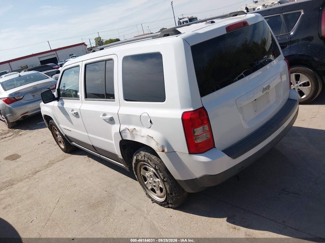 46184031 :رقم المزاد ، 1C4NJPBB0GD810211 vin ، 2016 Jeep Patriot Sport مزاد بيع