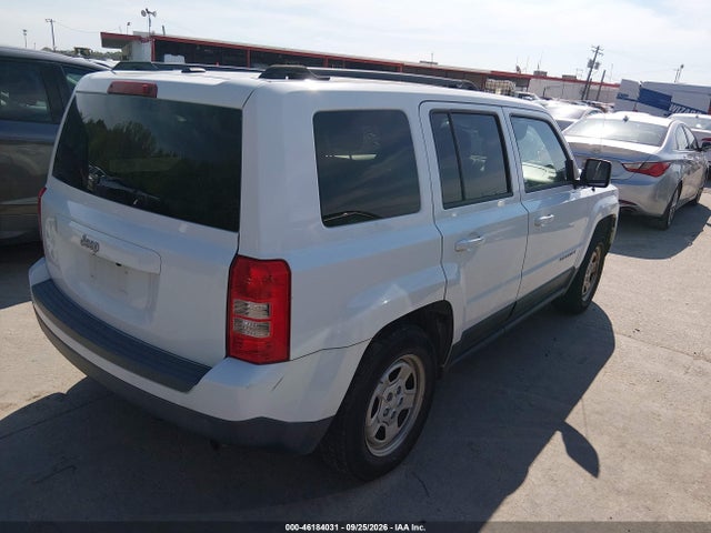 46184031 :رقم المزاد ، 1C4NJPBB0GD810211 vin ، 2016 Jeep Patriot Sport مزاد بيع