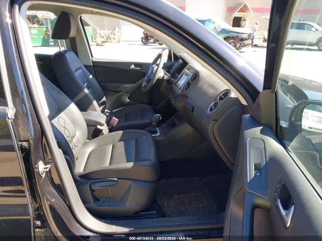 Auction sale of the 2017 Volkswagen Tiguan 2.0t/2.0t S, vin: WVGBV7AX6HK015905, lot number: 46184035