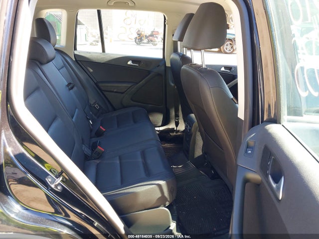 Auction sale of the 2017 Volkswagen Tiguan 2.0t/2.0t S, vin: WVGBV7AX6HK015905, lot number: 46184035
