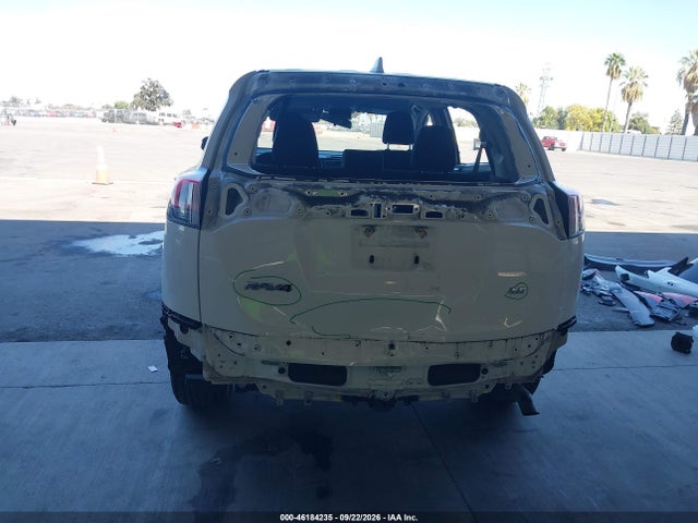 Toyota RAV4 LE 2017 JTMZFREV7HJ148814 Image 17