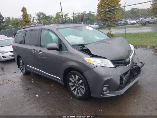 46184484 :رقم المزاد ، 5TDDZ3DC7JS208789 vin ، 2018 Toyota Sienna Xle Premium 7 Passenger مزاد بيع