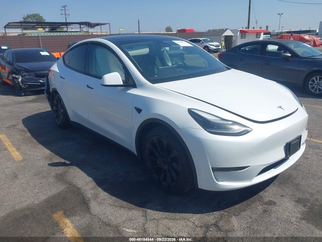 Продаж на аукціоні авто 2022 Tesla Model Y Long Range, vin: 7SAYGAEE5NF556924, номер лоту: 46184544