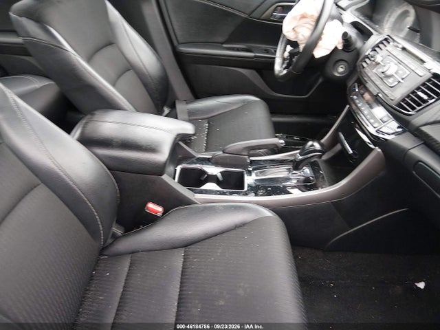 46184786 :رقم المزاد ، 1HGCR2F56HA127621 vin ، 2017 Honda Accord Sport مزاد بيع