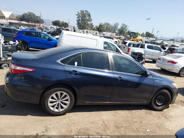 2016 Toyota Camry Hybrid Le მანქანა იყიდება აუქციონზე, vin: 4T1BD1FK7GU179115, აუქციონის ნომერი: 46184916