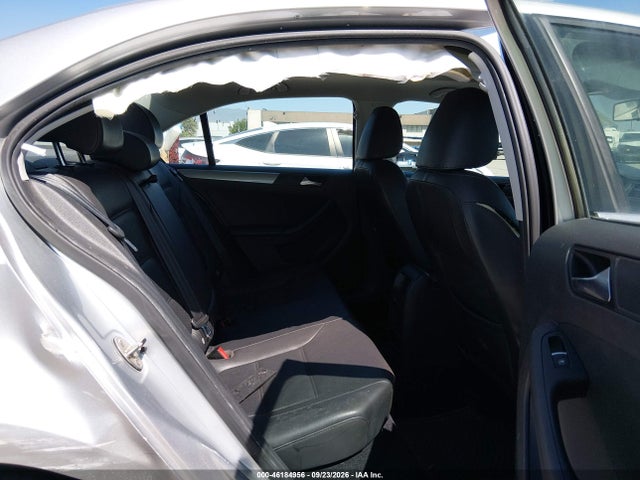 46184956 :رقم المزاد ، 3VWD17AJ4FM314011 vin ، 2015 Volkswagen Jetta 1.8t Se مزاد بيع