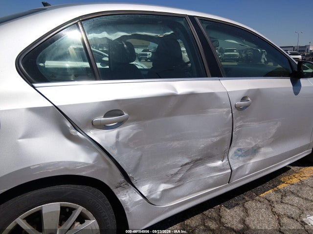 46184956 :رقم المزاد ، 3VWD17AJ4FM314011 vin ، 2015 Volkswagen Jetta 1.8t Se مزاد بيع
