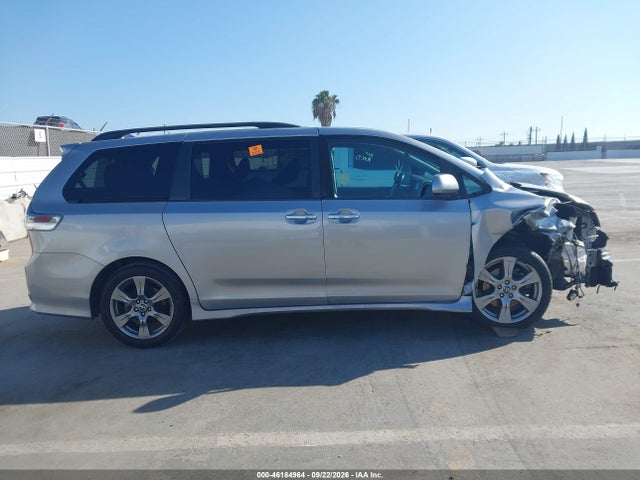 46184964 :رقم المزاد ، 5TDXZ3DC3JS925137 vin ، 2018 Toyota Sienna Se 8 Passenger مزاد بيع