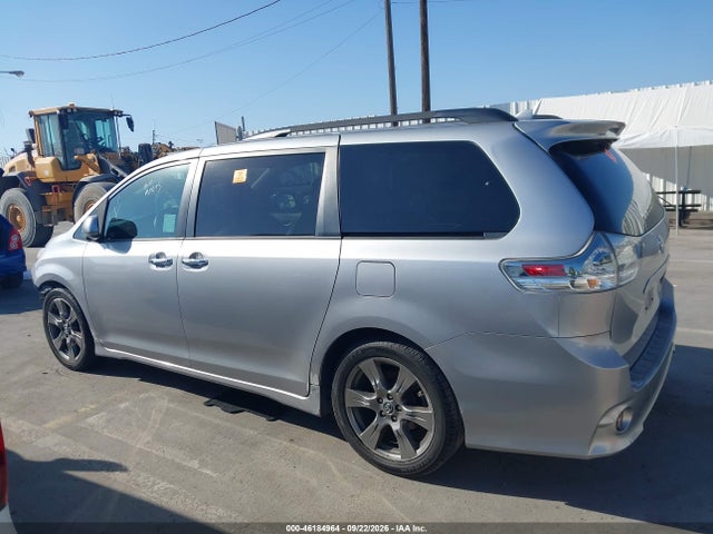 46184964 :رقم المزاد ، 5TDXZ3DC3JS925137 vin ، 2018 Toyota Sienna Se 8 Passenger مزاد بيع