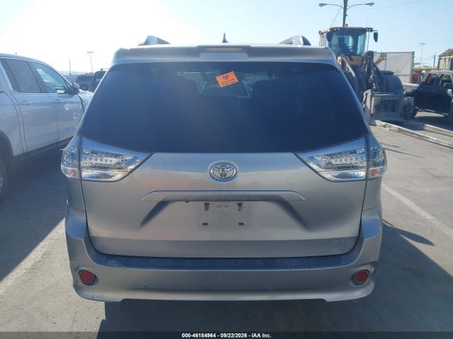 46184964 :رقم المزاد ، 5TDXZ3DC3JS925137 vin ، 2018 Toyota Sienna Se 8 Passenger مزاد بيع